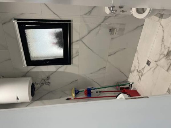 Fier, jepet me qera ambjent biznesi Kati 0, 168 m² 0  (Todi Shkurta Lagjja 29 Nentori)