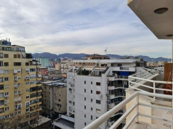 Tirane, jepet me qera zyre Kati 9, 140 m² 1.000 Euro (Blloku)