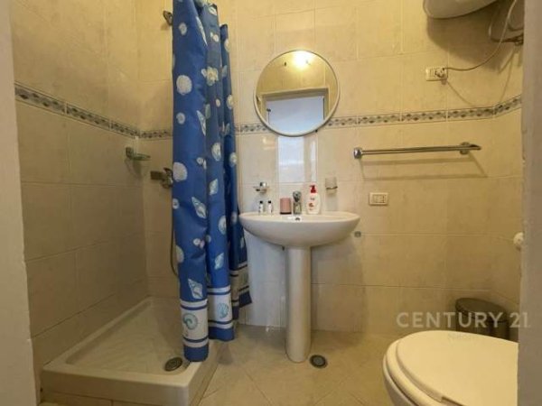 Tirane, jepet me qera apartament 2+1 Kati 8, 800 Euro