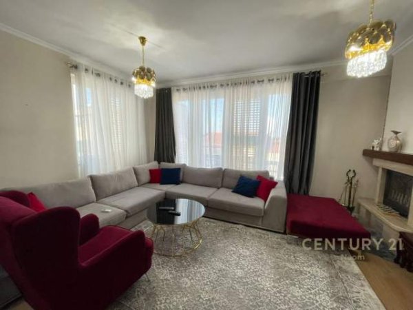 Tirane, jepet me qera apartament duplex 4+1 1.500 Euro (kodra e diellit)
