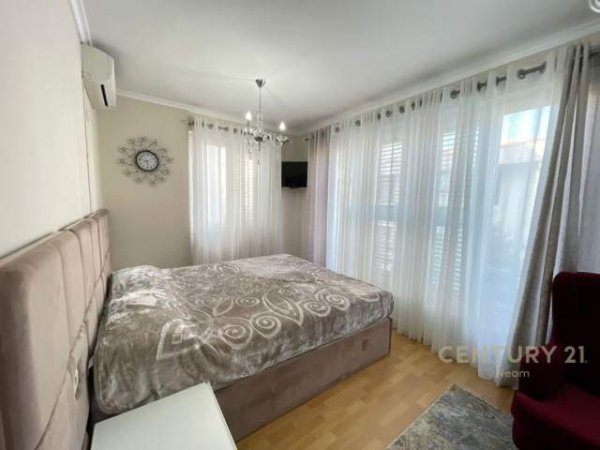 Tirane, jepet me qera apartament duplex 4+1 1.500 Euro (kodra e diellit)