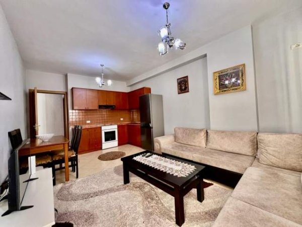 Tirane, jepet me qera apartament 1+1+BLK Kati 3, 65 m² 300 Euro (Vila L)