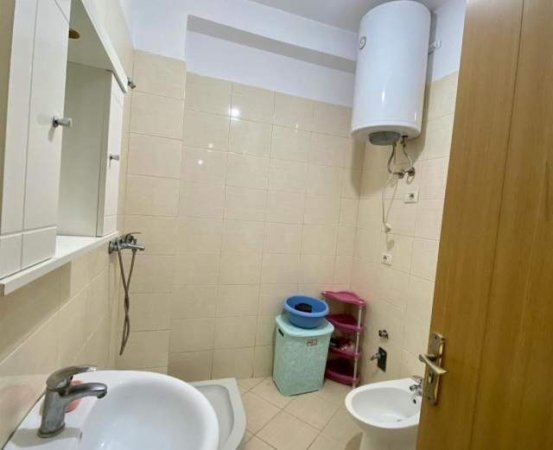 Tirane, jepet me qera apartament 1+1+BLK Kati 3, 65 m² 300 Euro (Vila L)