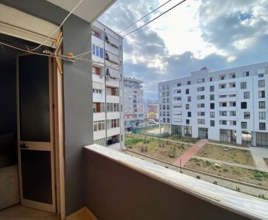 Tirane, jepet me qera apartament 1+1+BLK Kati 3, 65 m² 300 Euro (Vila L)