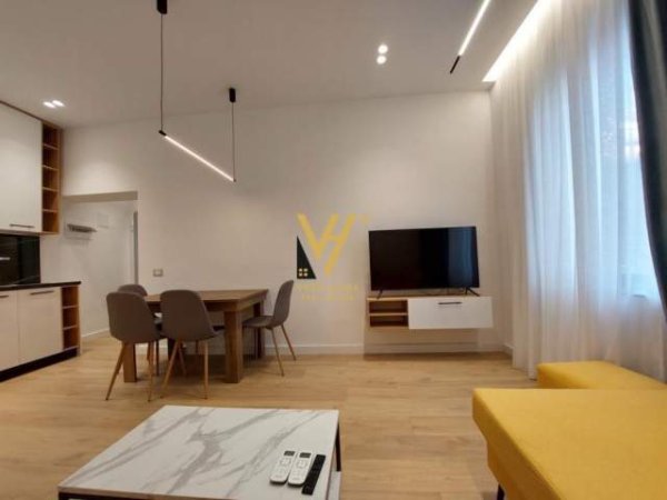 Tirane, jepet me qera apartament 1+1+A+BLK Kati 4, 75 m² 700 Euro (blloku)