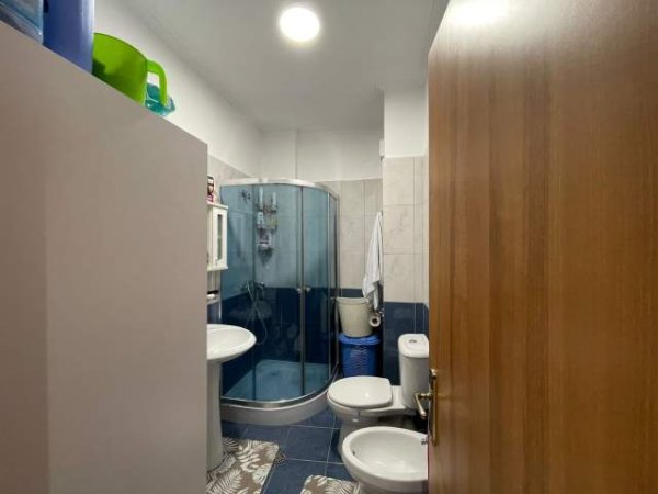 Tirane, jepet me qera apartament Kati 4, 65 m² 450 Euro (Rruga e Ullishtes)