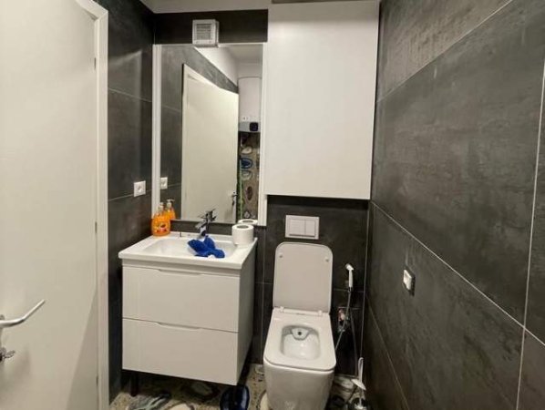 Tirane, jepet me qera apartament 1+1, 50 m² 350 euro astir