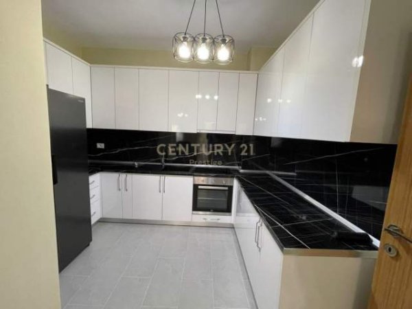Tirane, jepet me qera apartament 2+1+BLK Kati 4, 104 m² 380 Euro (Misto Mame)