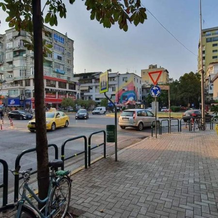 Tirane, shitet ambjent biznesi Kati -1, 400 m² 720,000 Euro (Sheshi Willson)