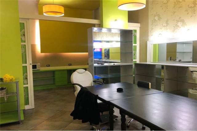 Tirane, jepet me qera ambjent biznesi Kati 0, 45 m² 500 Euro (komuna e parisit)