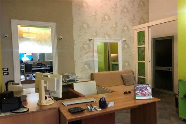 Tirane, jepet me qera ambjent biznesi Kati 0, 45 m² 500 Euro (komuna e parisit)