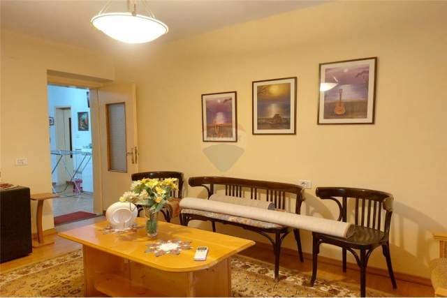 Tirane, jepet me qera apartament 1+1+A Kati 2, 62 m² 300 Euro (Bardhok Biba)