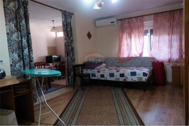 Tirane, jepet me qera apartament 1+1+A Kati 2, 62 m² 300 Euro (Bardhok Biba)