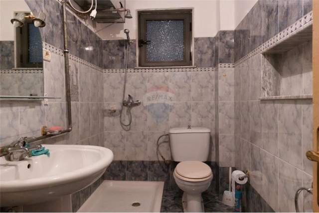 Tirane, jepet me qera apartament 1+1+A Kati 2, 62 m² 300 Euro (Bardhok Biba)