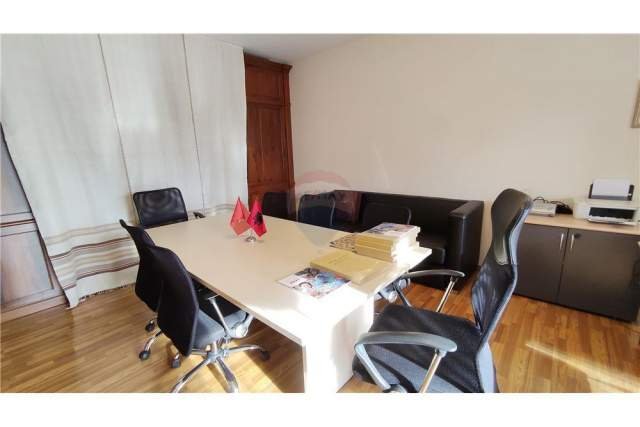 Tirane, jepet me qera Kati 5, 130 m² 700 Euro (liceu artistik)