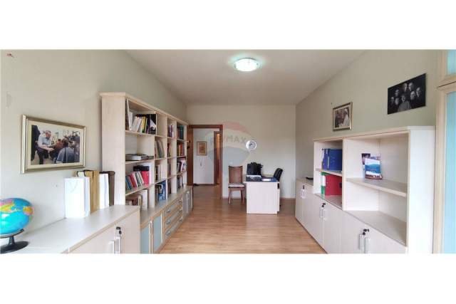 Tirane, jepet me qera Kati 5, 130 m² 700 Euro (liceu artistik)