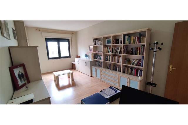 Tirane, jepet me qera Kati 5, 130 m² 700 Euro (liceu artistik)