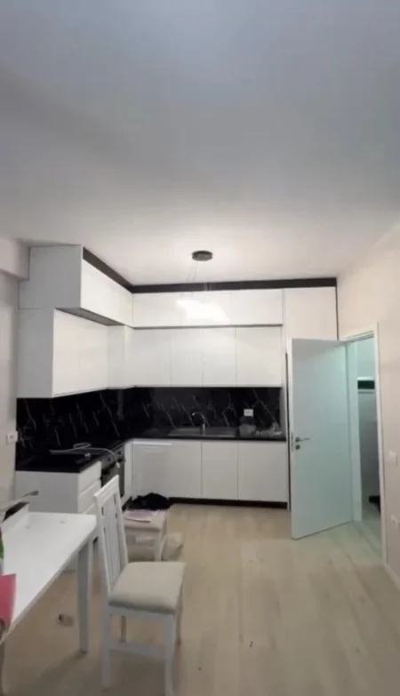 Tirane, jepet me qera apartament 1+1+Ballkon Kati 3, 70 m² 450 € (ASTIR)