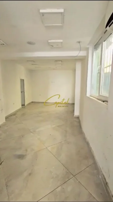 Tirane, jepet me qera dyqan Kati 0, 50 m² 1000 € (SELVIA)