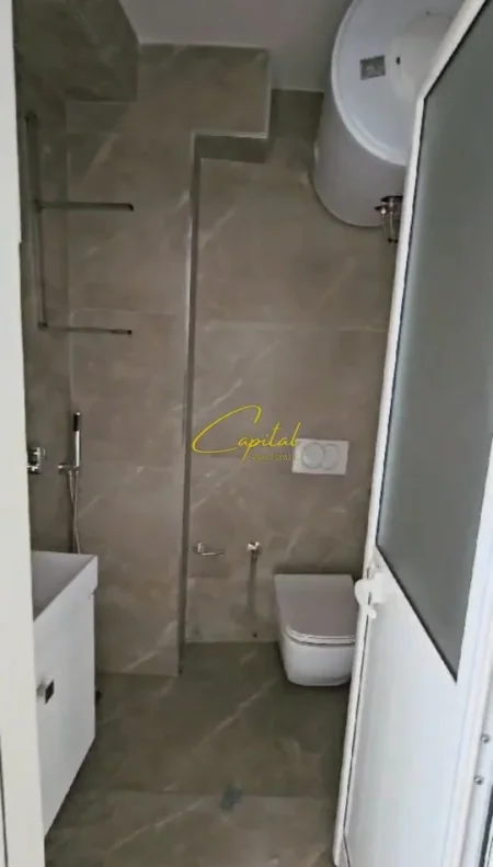 Tirane, jepet me qera dyqan Kati 0, 50 m² 1000 € (SELVIA)