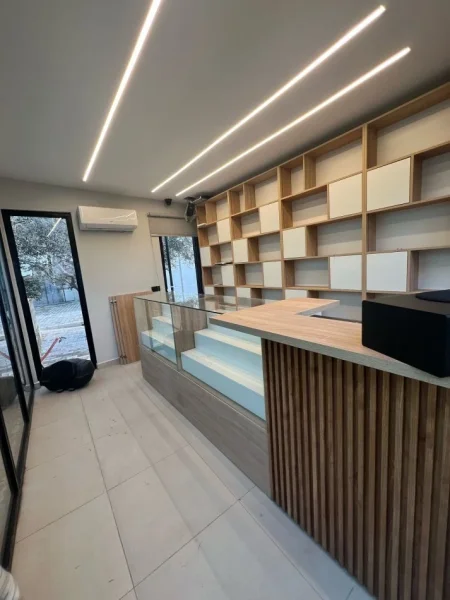 Tirane, jepet me qera dyqan Kati 0, 25 m² 300 € (DON BOSKO)