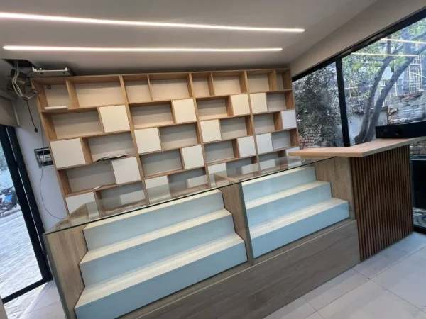 Tirane, jepet me qera dyqan Kati 0, 25 m² 300 € (DON BOSKO)