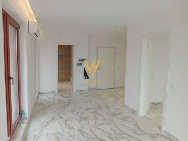 Tirane, jepet me qera dyqan Kati 7, 70 m² 1.250 € (RRUGA E KAVAJES)