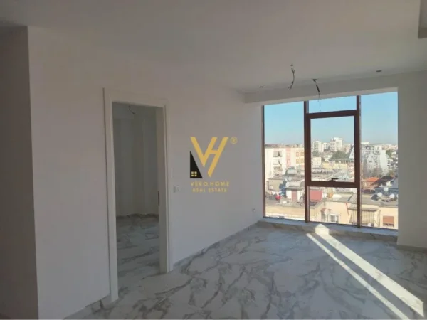 Tirane, jepet me qera dyqan Kati 7, 70 m² 1.250 € (RRUGA E KAVAJES)