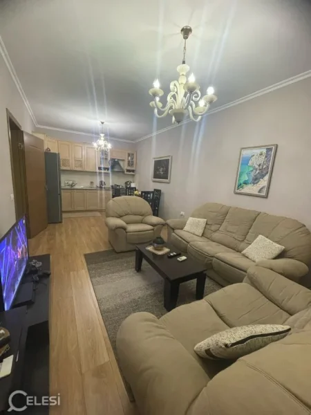Tirane, jepet me qera apartament 2+1+Ballkon Kati 4, 100 m² 450 € (YZBERISHT)