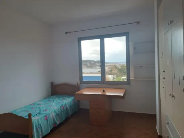 Tirane, jepet me qera apartament 3+1+Ballkon Kati 6, 165 m² 500 € (KASHAR)