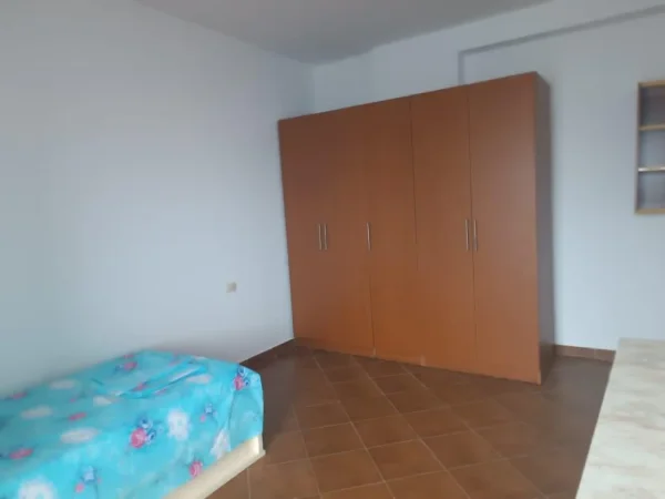 Tirane, jepet me qera apartament 3+1+Ballkon Kati 6, 165 m² 500 € (KASHAR)