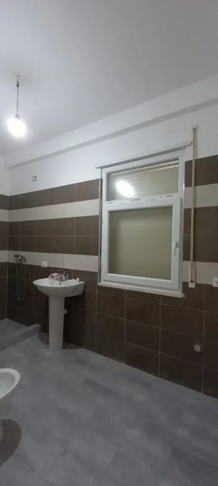 Tirane, shitet apartament 2+1 Kati 2, 118 m² 118.000 € (Hotel Gaxherri)