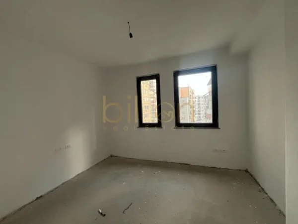 Tirane, shitet apartament 3+1 Kati 5, 132 m² 159.000 € (Astir)