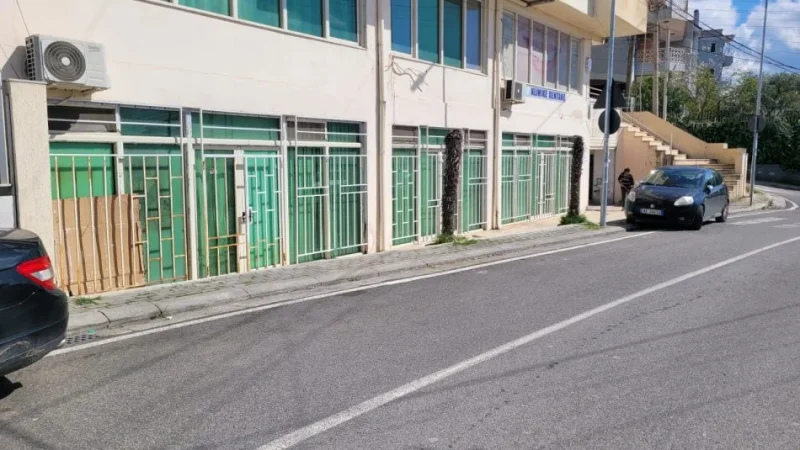 Tirane, jepet me qera ambjent biznesi Kati 0, 400 m² 1.600 € (Rr. Sterio Spase)