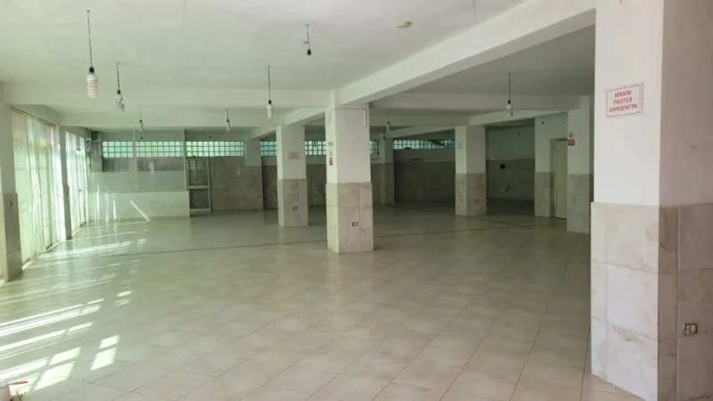 Tirane, jepet me qera ambjent biznesi Kati 0, 400 m² 1.600 € (Rr. Sterio Spase)