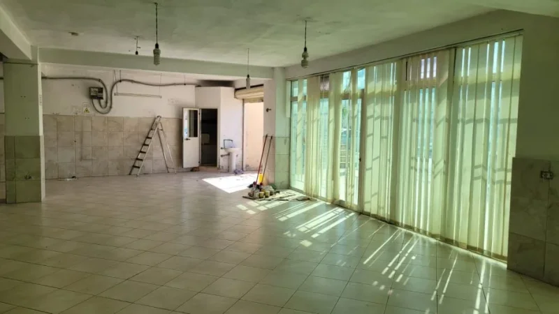 Tirane, jepet me qera ambjent biznesi Kati 0, 400 m² 1.600 € (Rr. Sterio Spase)