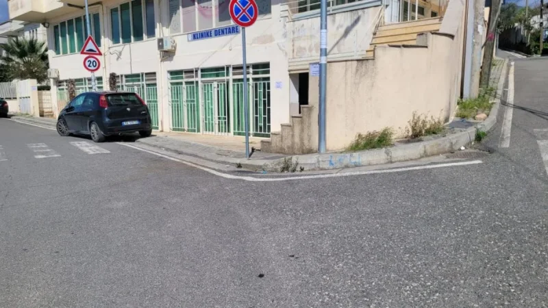 Tirane, jepet me qera ambjent biznesi Kati 0, 400 m² 1.600 € (Rr. Sterio Spase)