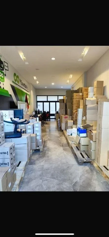 Tirane, jepet me qera dyqan Kati 0, 86 m² 1.000 € (21 dhjetori)