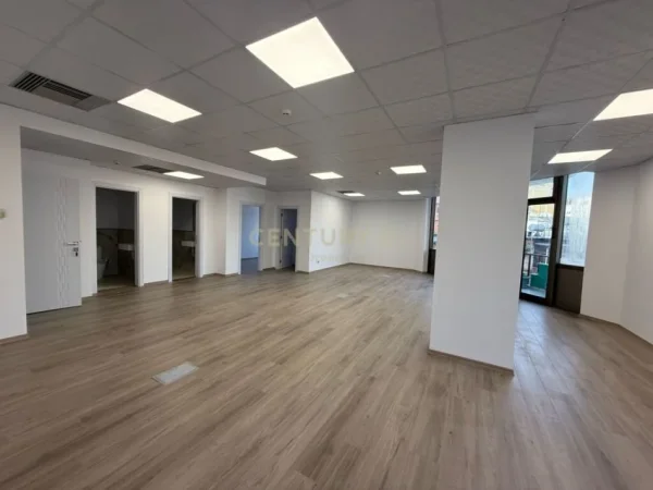 Tirane, jepet me qera zyre Kati 4, 100 m² 1.500 € (Sheshi wilson)