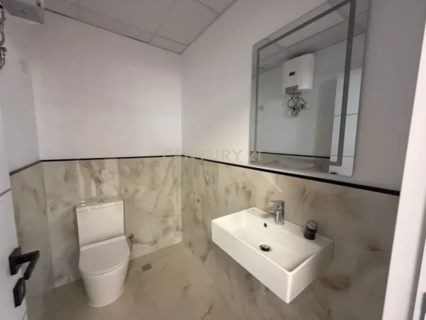 Tirane, jepet me qera zyre Kati 4, 100 m² 1.500 € (Sheshi wilson)