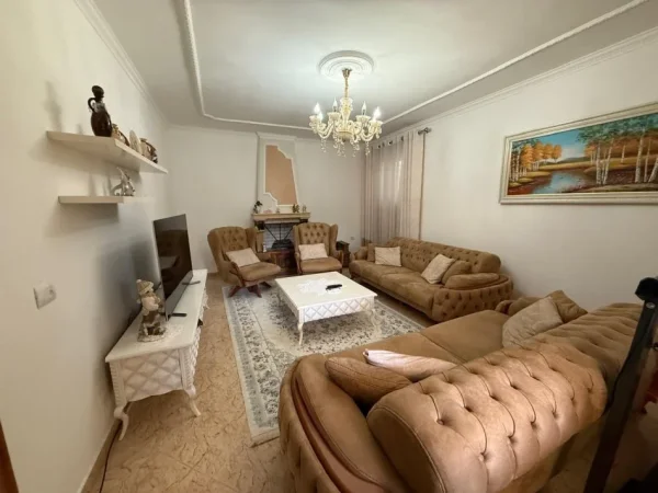 Berat, shes shtepi 1 Katshe , 200 m² 96.000 €