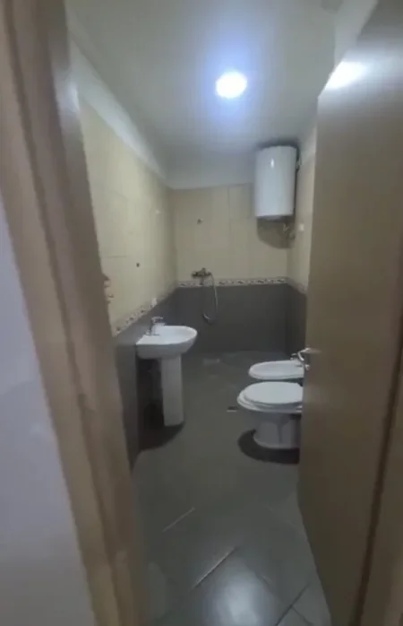 Tirane, shitet apartament 1+1 Kati 2, 79 m² 92.000 € (Restorant Fresku)