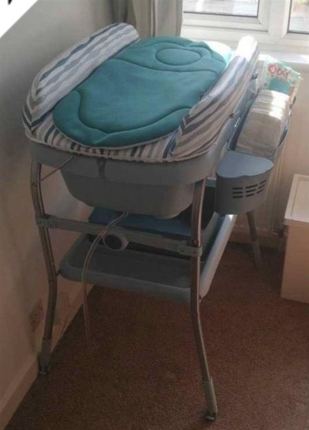 Tirane, shes Tavoline ndrrimi dhe govate Chicco 60 mije lek te vjetra