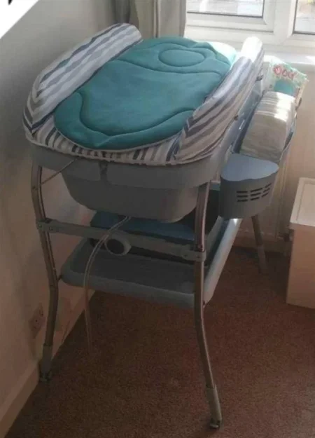 Tirane, shes Tavoline ndrrimi dhe govate Chicco 60 mije lek te vjetra