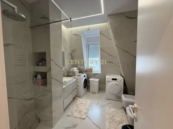 Tirane, jepet me qera apartament 3+1+Ballkon Kati 2, 113 m² 1.600 € (JOY RESIDENCE)