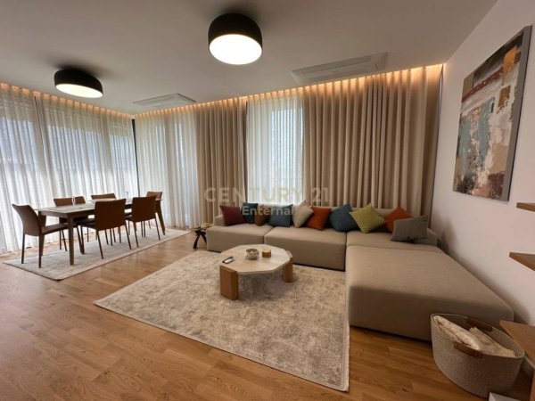 Tirane, jepet me qera apartament 2+1+Ballkon Kati 7, 140 m² 2.300 € (Lake View)