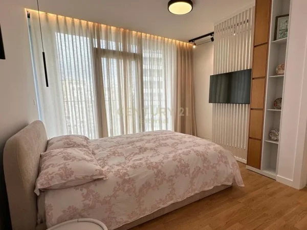 Tirane, jepet me qera apartament 2+1+Ballkon Kati 7, 140 m² 2.300 € (Lake View)