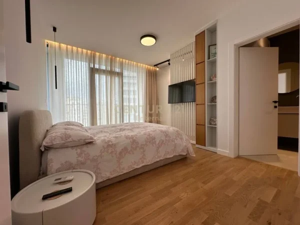 Tirane, jepet me qera apartament 2+1+Ballkon Kati 7, 140 m² 2.300 € (Lake View)