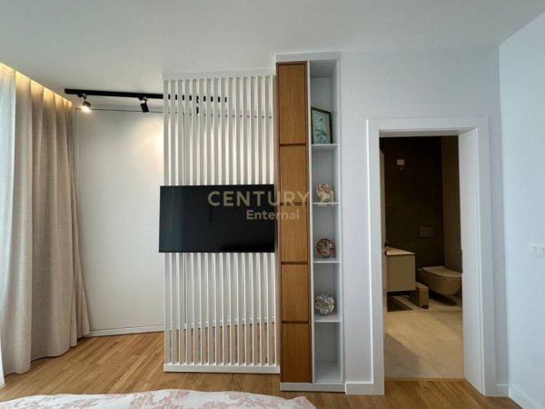 Tirane, jepet me qera apartament 2+1+Ballkon Kati 7, 140 m² 2.300 € (Lake View)