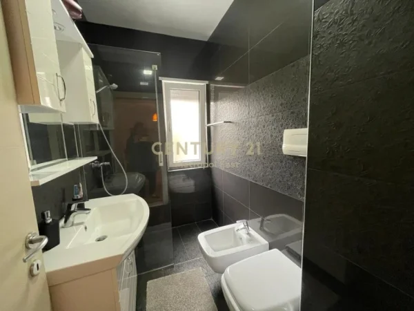 Tirane, jepet me qera apartament 1+1+Aneks+Ballkon Kati 1, 75 m² 750 € (REZIDENCEN "SUNRISE")